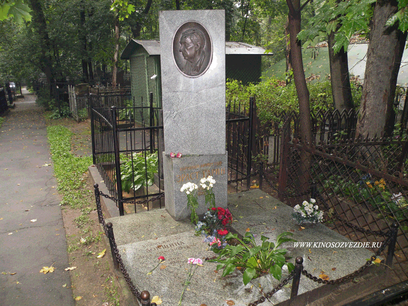 Могила Эраста Гарина на Ваганьковском кладбище. Фото 08.09.2008
